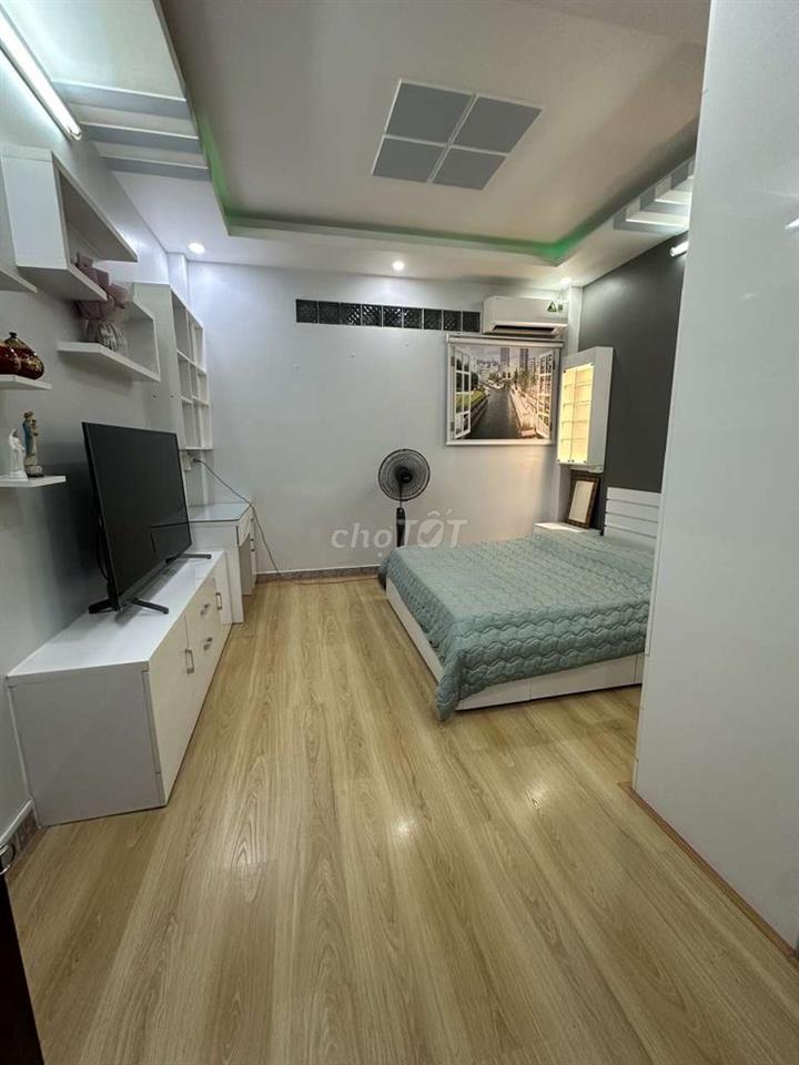 CHO THUÊ NHÀ FULL NỘI THẤT ĐƯỜNG LÊ NIỆM 3 TẦNG SÂN THƯỢNG 4PN-5WC 