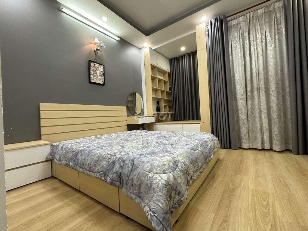 CHO THUÊ NHÀ FULL NỘI THẤT ĐƯỜNG LÊ NIỆM 3 TẦNG SÂN THƯỢNG 4PN-5WC 