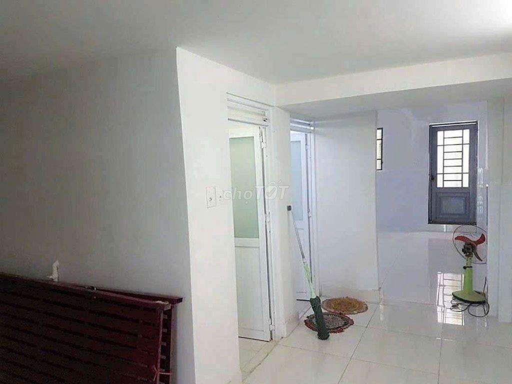 CHO THUÊ NHÀ ĐƯỜNG NGUYỄN HỮU TIẾN 2PN-2WC GẦN AEON TÂN PHÚ 