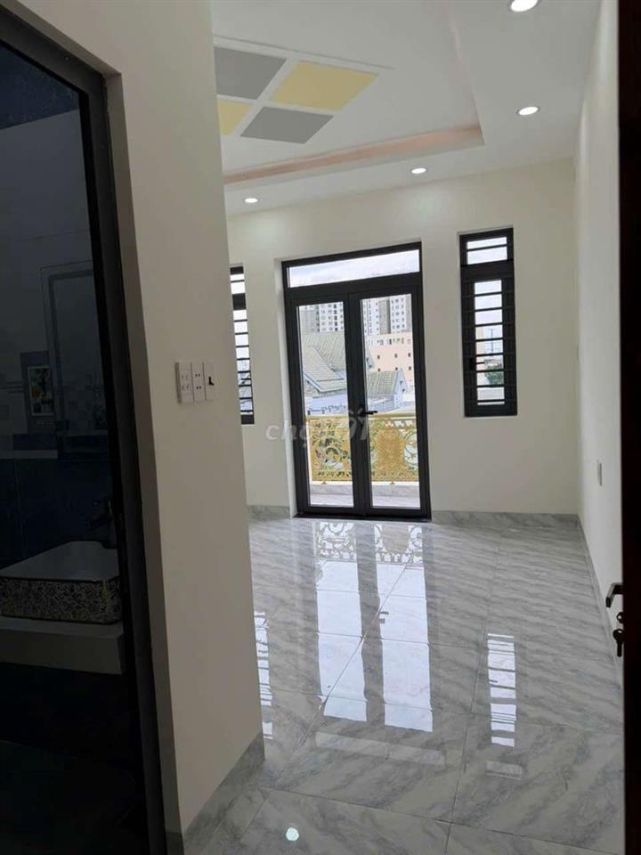 Nhà MT đường CHIẾN LƯỢC [4x20, 3 lầu, 3pn, 3toilet]