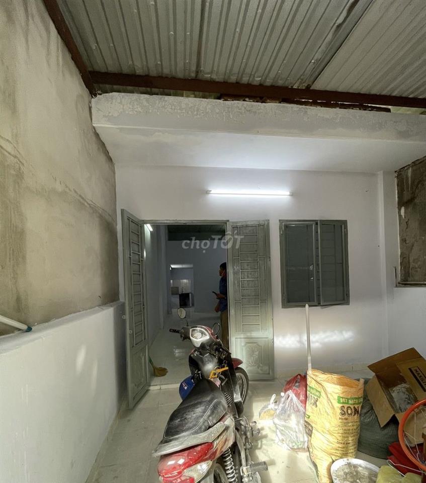 Cho thuê nhà nguyên căn 57 m2, 1 trệt 1 lửng. Đi bộ ra Aeon Tân Phú.