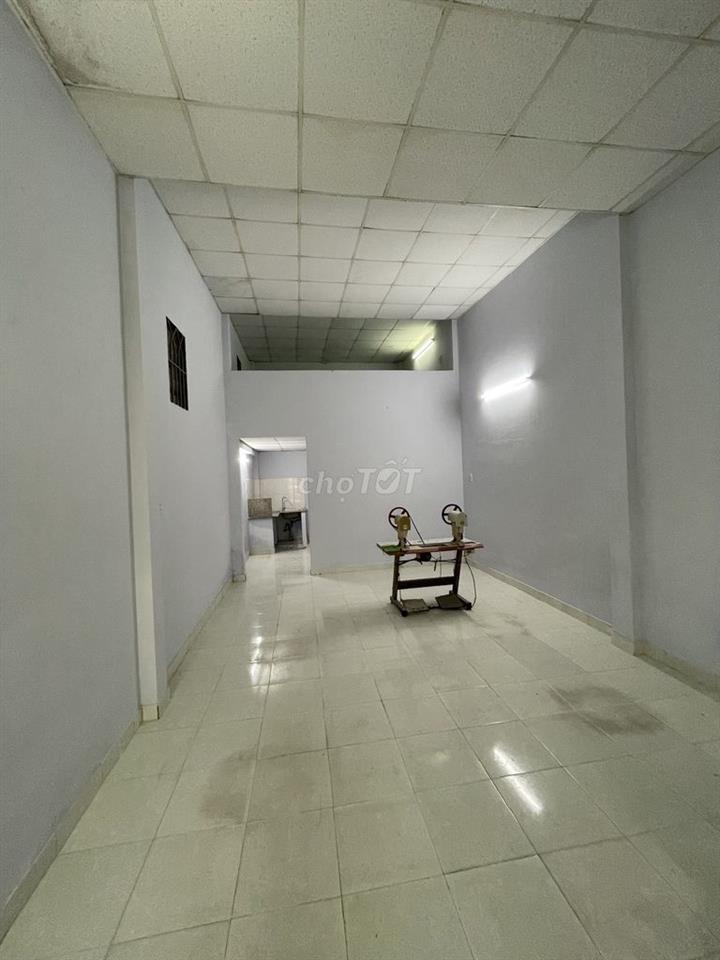Cho thuê nhà nguyên căn 57 m2, 1 trệt 1 lửng. Đi bộ ra Aeon Tân Phú.