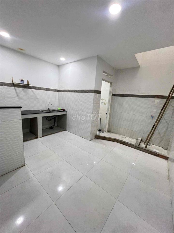 MTKD ĐƯỜNG SỐ 3 CHỢ BÌNH LONG [ 4 x 18] 1 lửng đúc ( 2Pn,1WC)