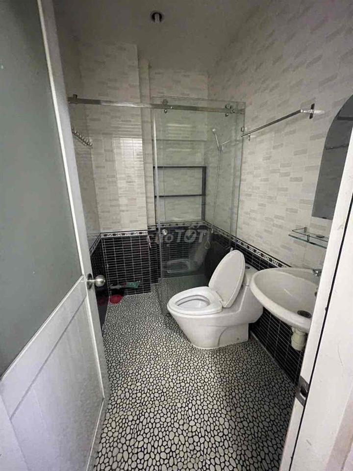 NHÀ CHO THUÊ 6 PHÒNG NGỦ, CÓ THỂ CẢI TẠO THÊM