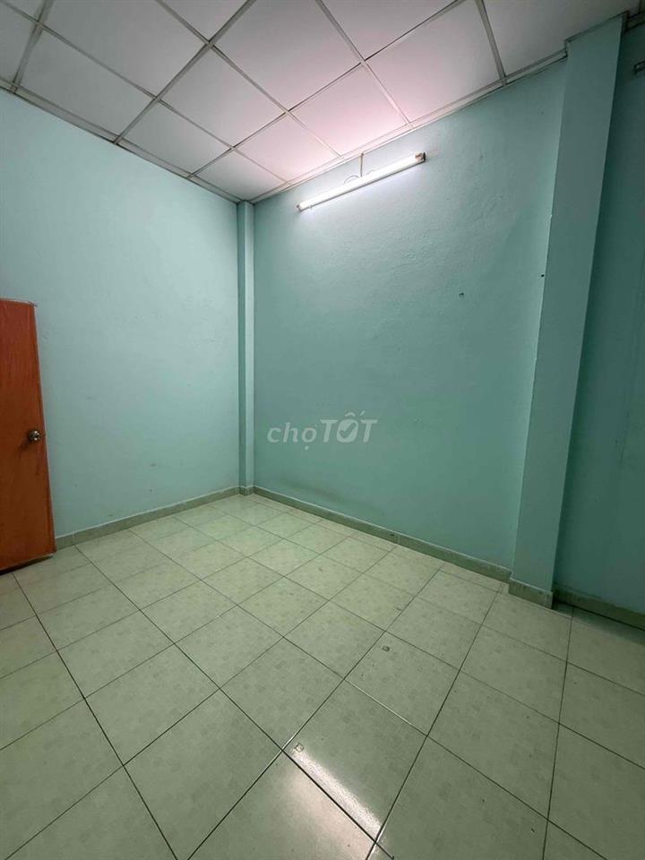nhà 2 tầng 3 phòng ngủ, 2wc có phòng ngủ tầng trệt, hẻm 4m