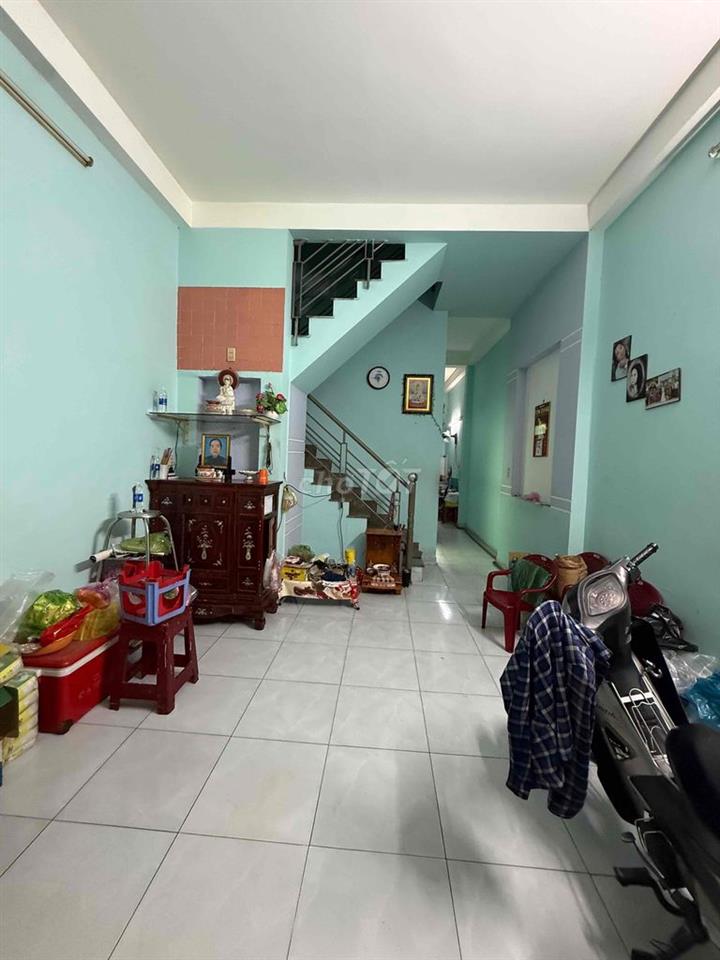 nhà 2 tầng 3 phòng ngủ, 2wc có phòng ngủ tầng trệt, hẻm 4m
