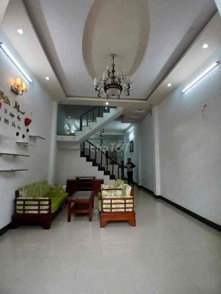nhà 4x22m 1 lầu 3 phòng ngủ 2wc có nội thất,
