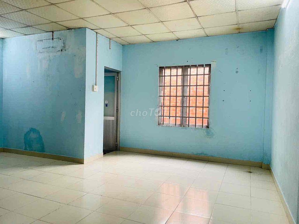 kho/xưởng 150m2 có điện 3 pha hẻm xe tải, phù hợp ngành may mặc....