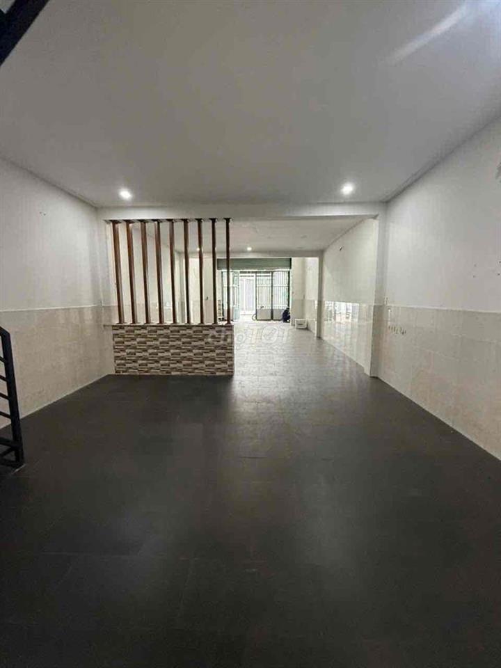 nhà 5x20m đúc lửng 2pn 2wc trệt trống suốt phù hợp làm may cắt