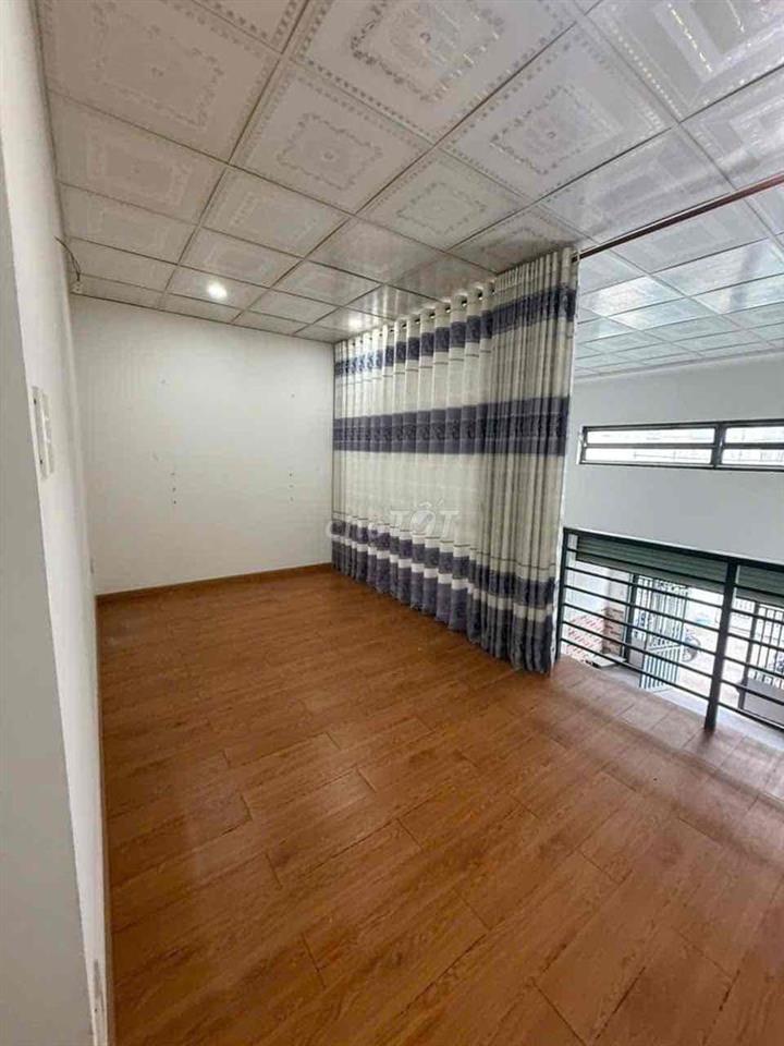 nhà 5x20m đúc lửng 2pn 2wc trệt trống suốt phù hợp làm may cắt