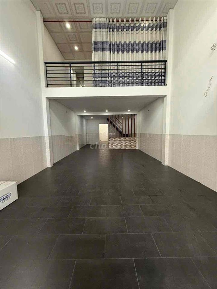 nhà 5x20m đúc lửng 2pn 2wc trệt trống suốt phù hợp làm may cắt