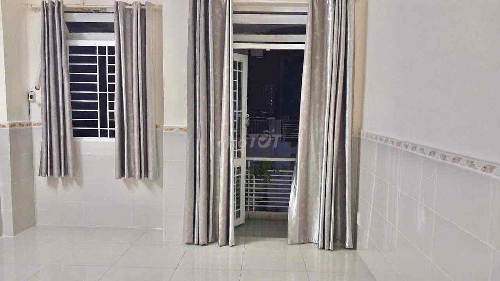 NHÀ [ 4,5 x 17] 3 lầu (3Pn,3WC) —hẻm 688 hương lộ 2,bình tân