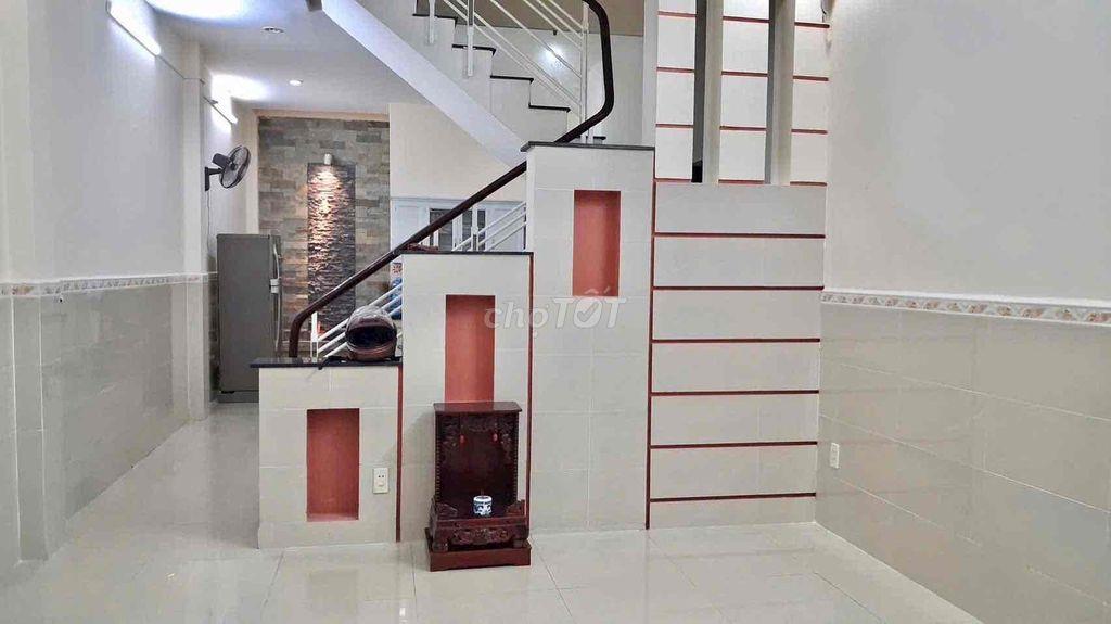 NHÀ [ 4,5 x 17] 3 lầu (3Pn,3WC) —hẻm 688 hương lộ 2,bình tân