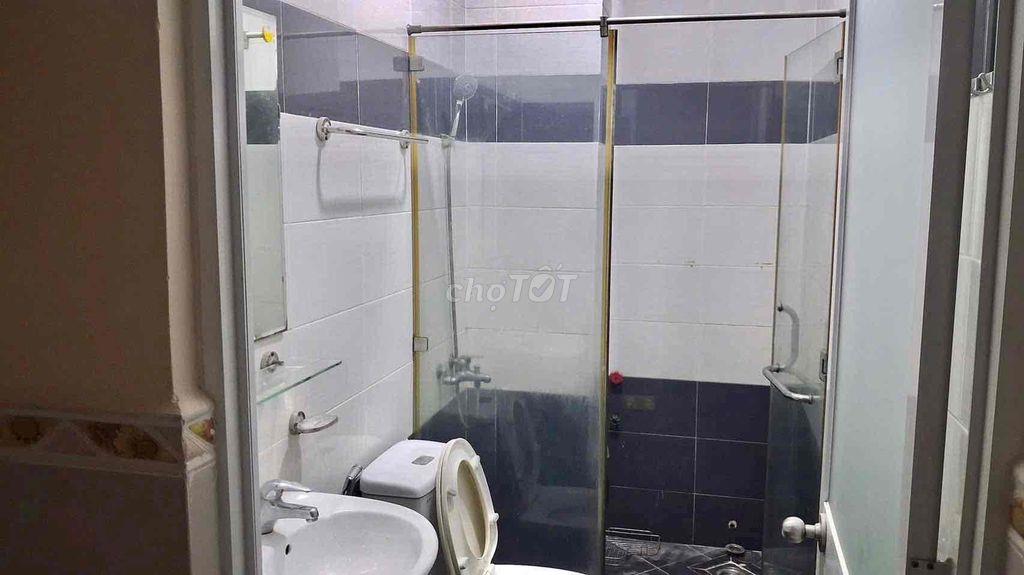 NHÀ [ 4,5 x 17] 3 lầu (3Pn,3WC) —hẻm 688 hương lộ 2,bình tân