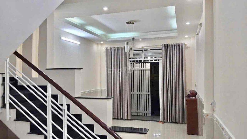 NHÀ [ 4,5 x 17] 3 lầu (3Pn,3WC) —hẻm 688 hương lộ 2,bình tân