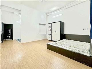 Ban công, tách bếp Tên Lửa rộng 40m2
