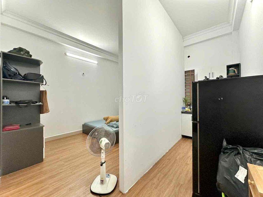 Tên Lửa, cửa sổ tách bếp