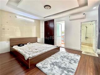 Ban công Quận 6, tách bếp rộng