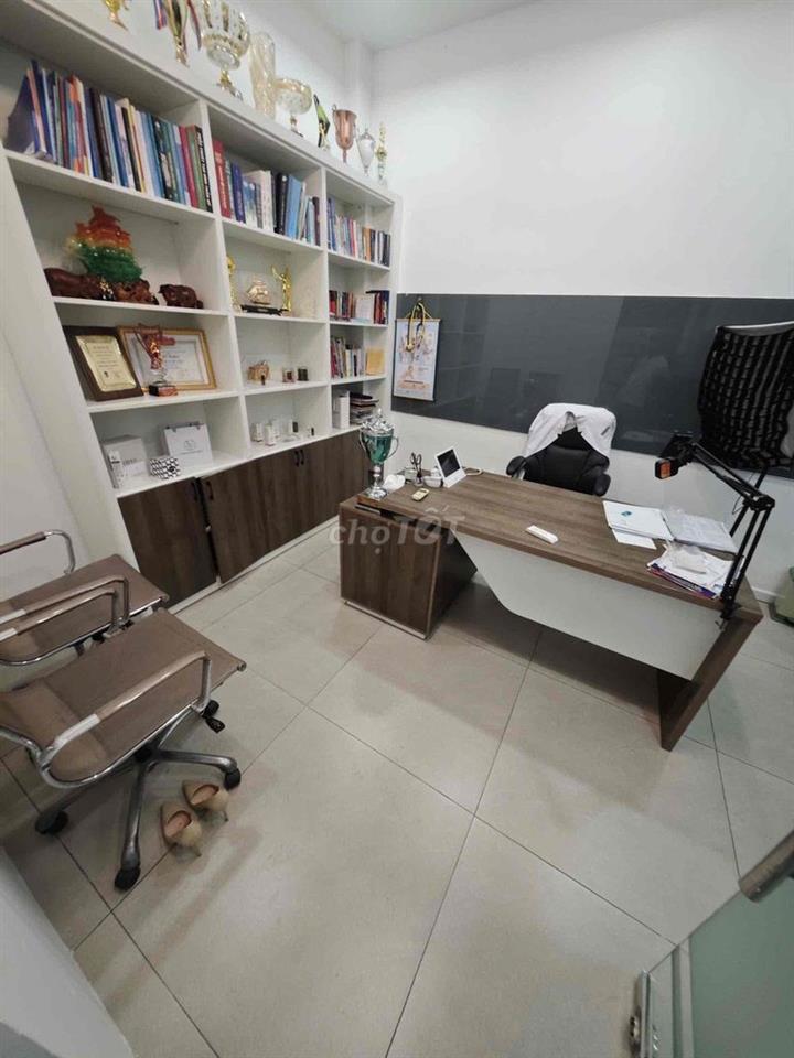 GÓC 2 MẶT TIỀN ĐƯỜNG 20M - 5M x 16M - LỀ RẤT RỘNG RÃI- 12TR