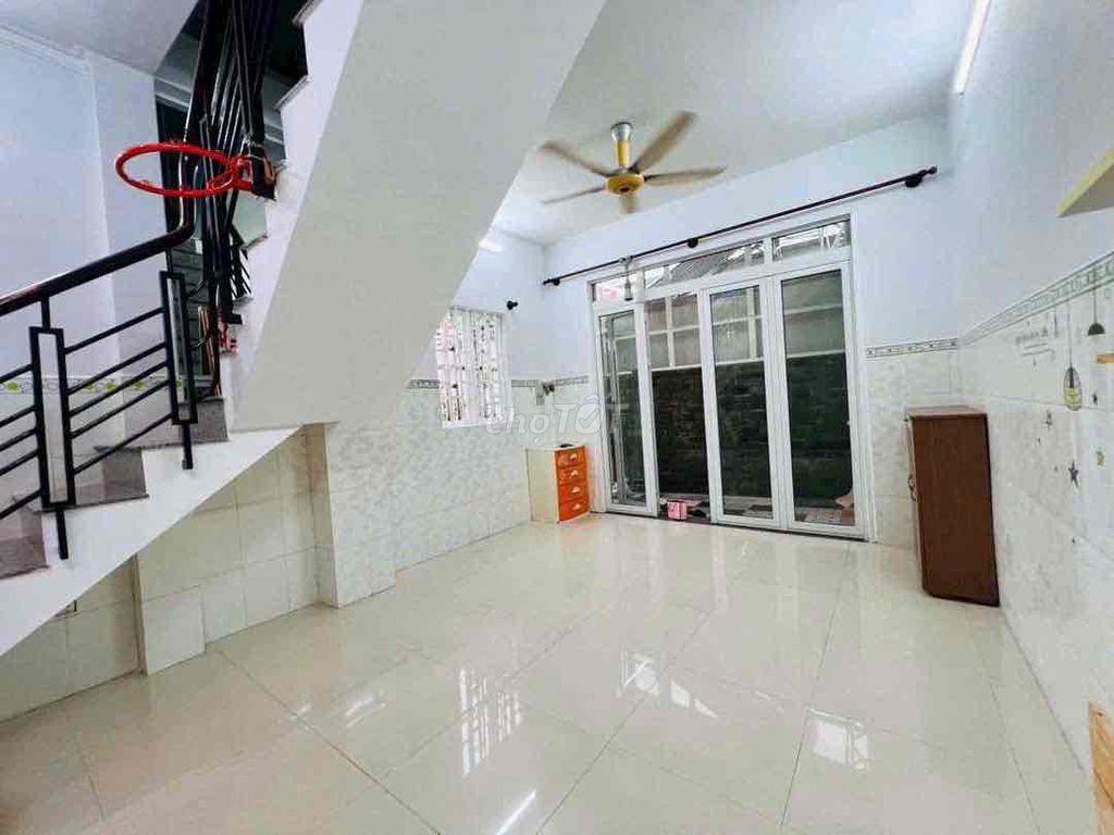 CHO THUÊ NHÀ- 44M2- 2PN + 2 WC- HẺM 4M- LÝ CHIÊU HOÀNG,Q6- 10TR