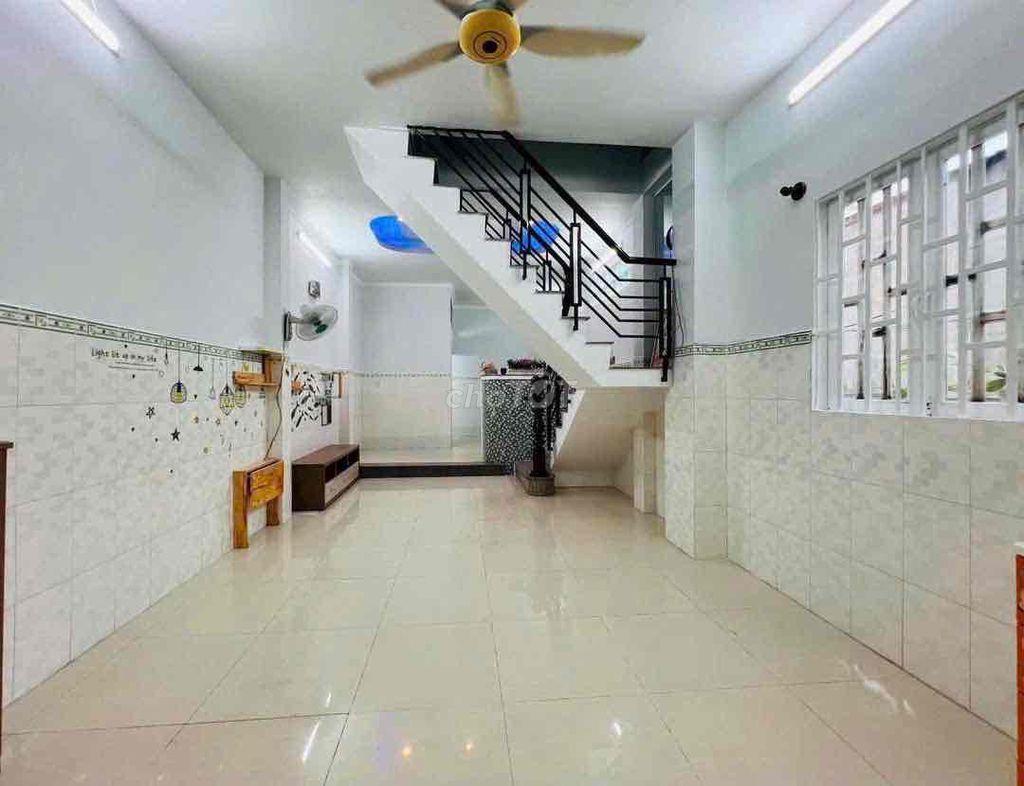 CHO THUÊ NHÀ- 44M2- 2PN + 2 WC- HẺM 4M- LÝ CHIÊU HOÀNG,Q6- 10TR
