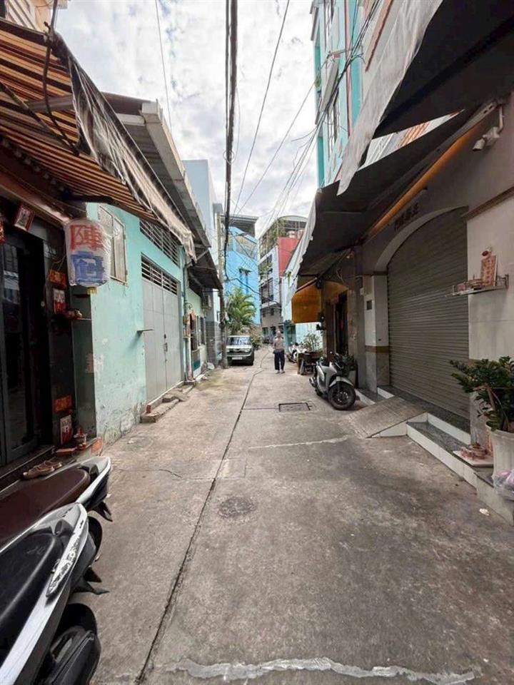 NHÀ NGAY VÒNG XOAY LÊ ĐẠI HÀNH 