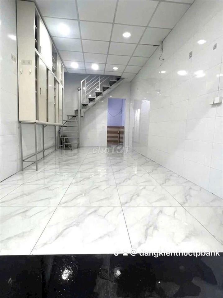 NHÀ NGAY VÒNG XOAY LÊ ĐẠI HÀNH 