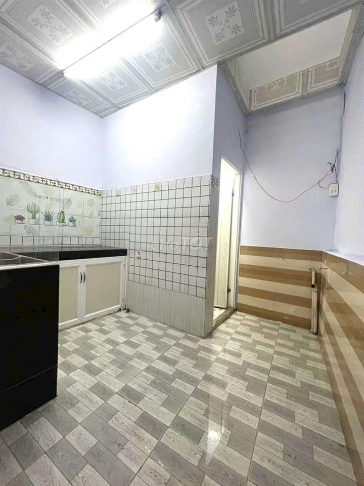NHÀ NGAY VÒNG XOAY LÊ ĐẠI HÀNH 