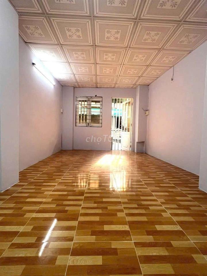 NHÀ NGAY VÒNG XOAY LÊ ĐẠI HÀNH 