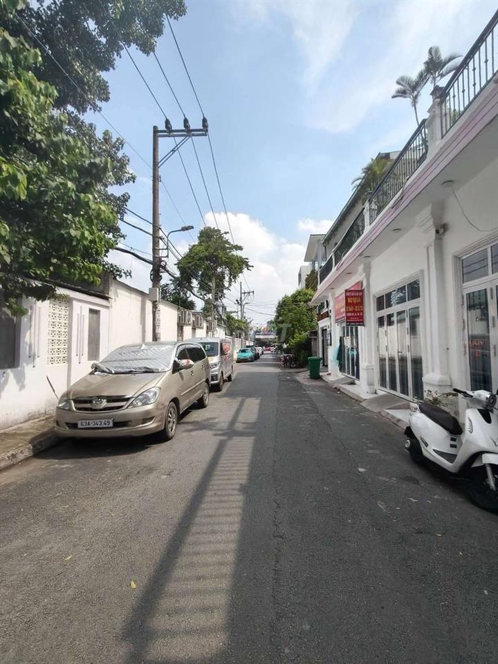 4 X 17M GẦN ĐẦM SEN 