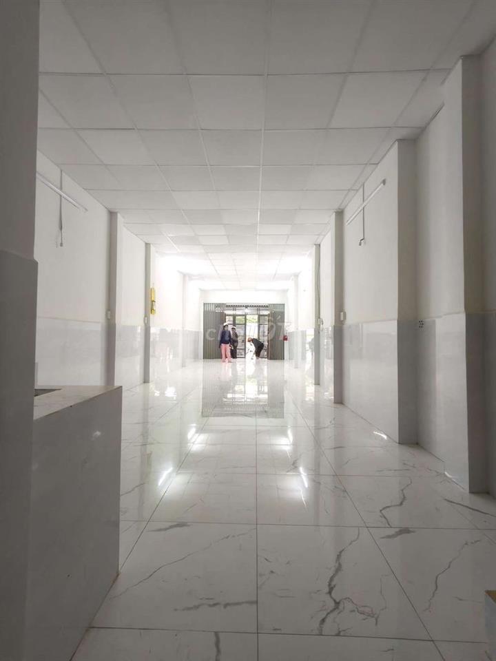 4 X 17M GẦN ĐẦM SEN 