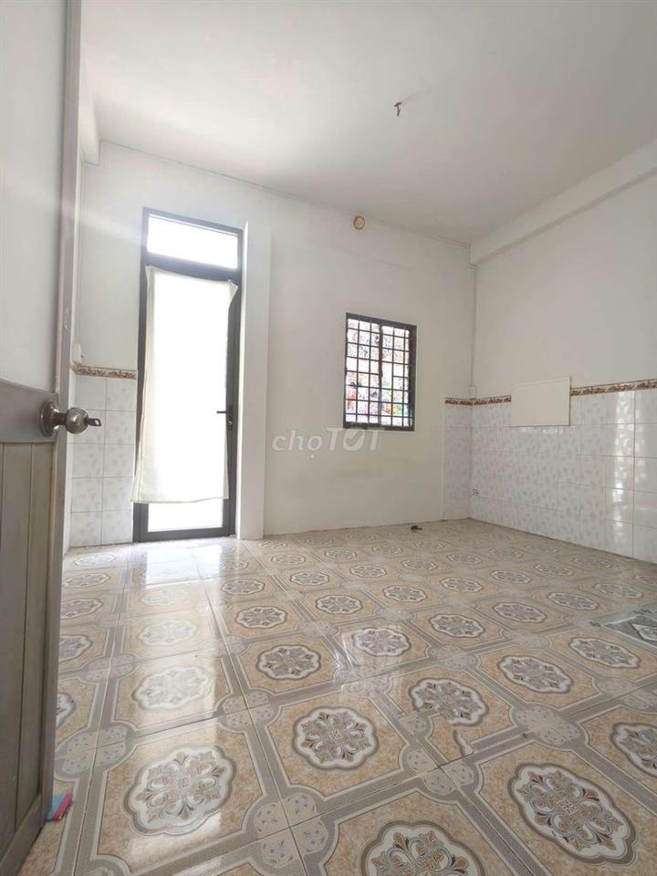 4 X 17M GẦN ĐẦM SEN 