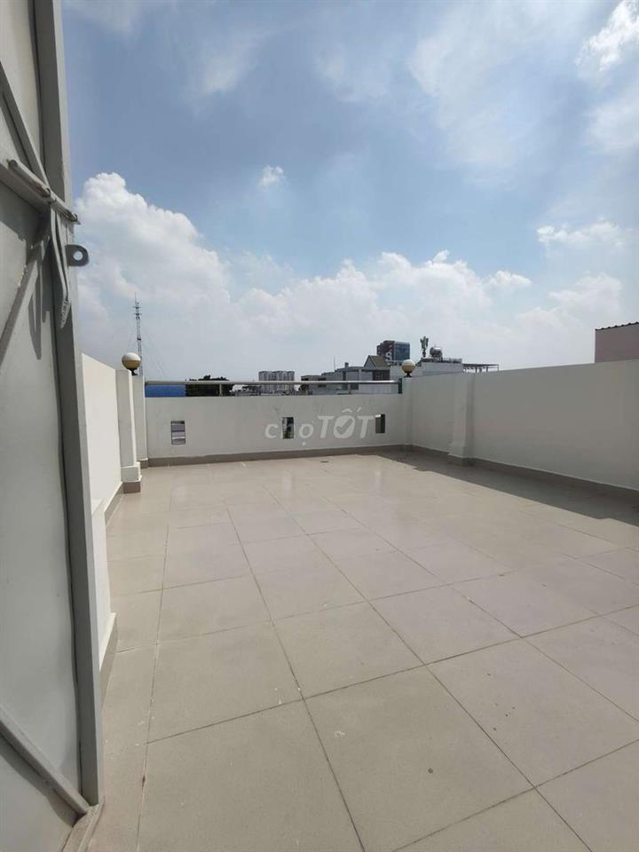 4 X 17M GẦN ĐẦM SEN 