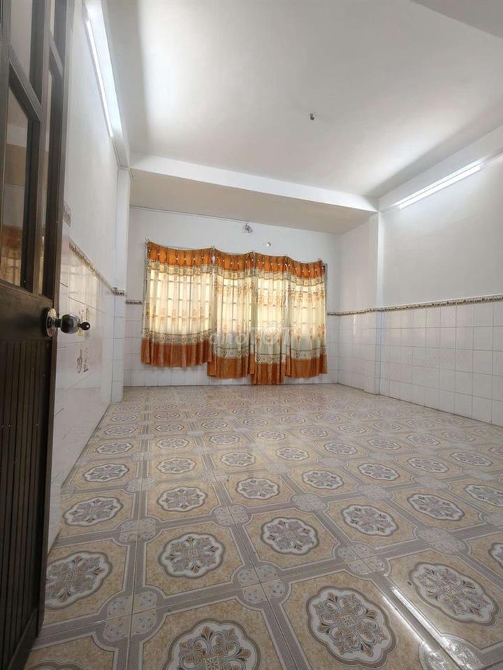 4 X 17M GẦN ĐẦM SEN 