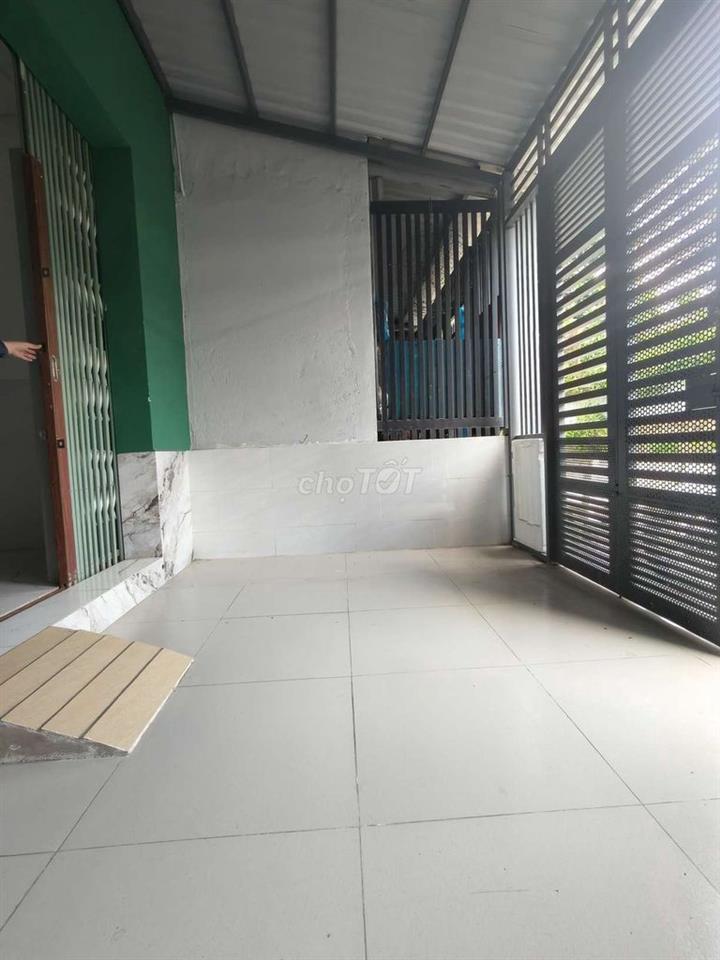 4 X 17M GẦN ĐẦM SEN 