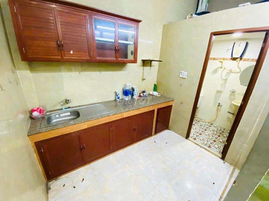 NHÀ 2 PHÒNG SÁT ĐẦM SEN 
