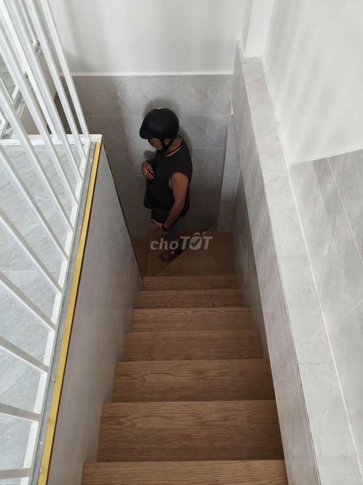 NHÀ MỚI 100% 