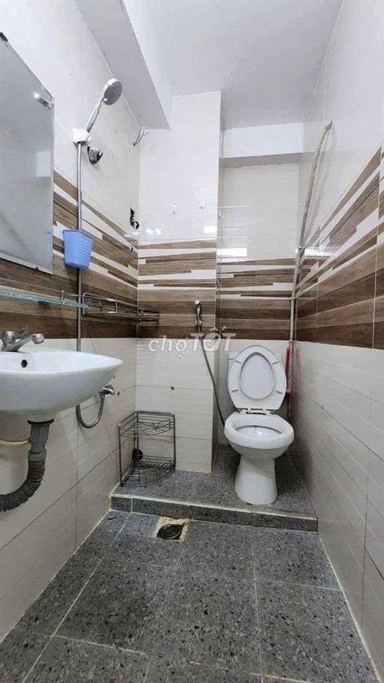 NHÀ 3 PHÒNG HẺM 6M LẠC LONG QUÂN 