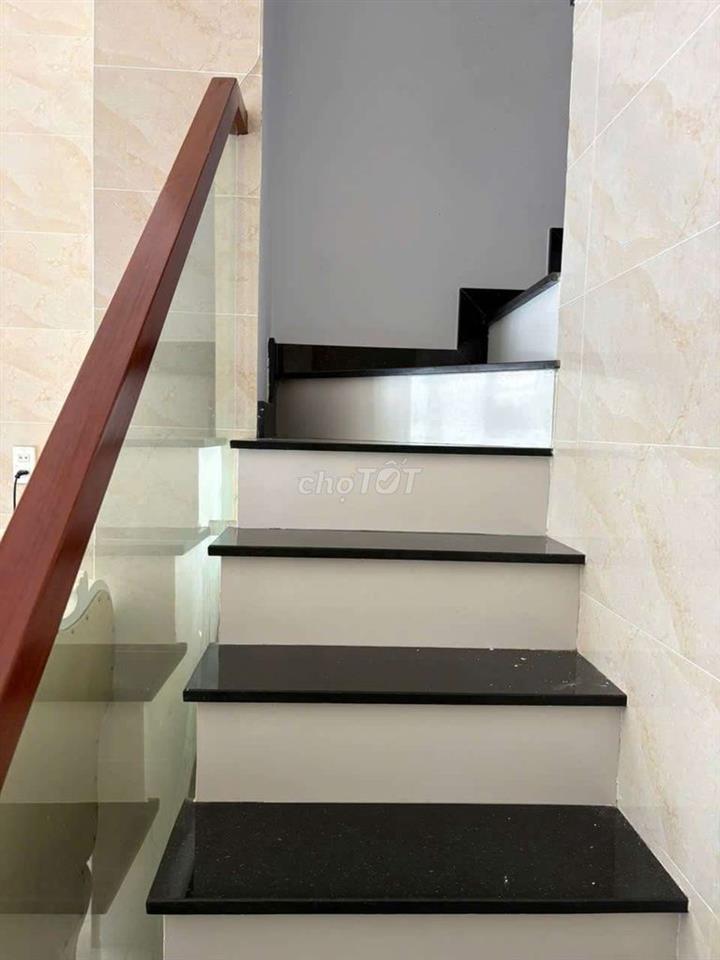 NHÀ 5 PHÒNG MẶT TIỀN ĐƯỜNG TRẦN QUÝ 