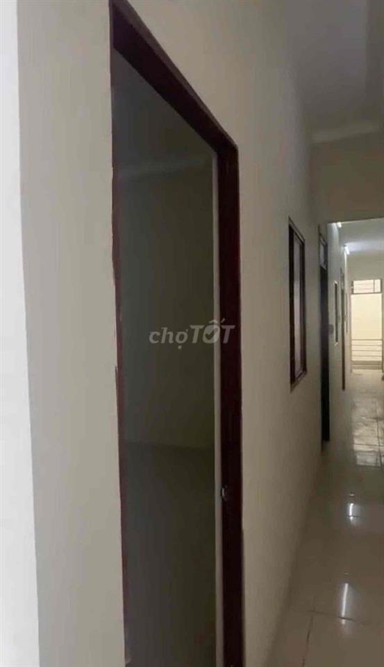 Nhà liên khu 4-5 ( 4x30M ) 6 phòng 8tr/ tháng