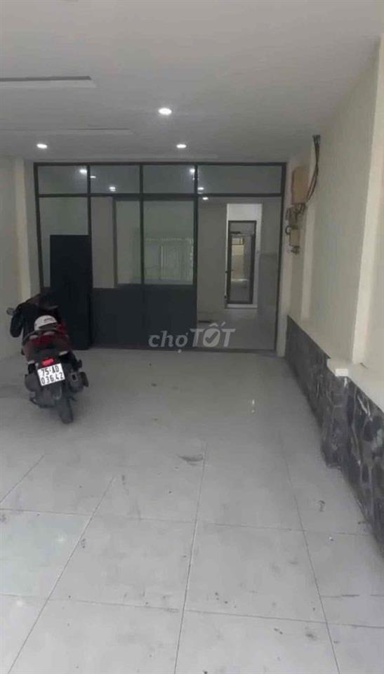 Nhà liên khu 4-5 ( 4x30M ) 6 phòng 8tr/ tháng