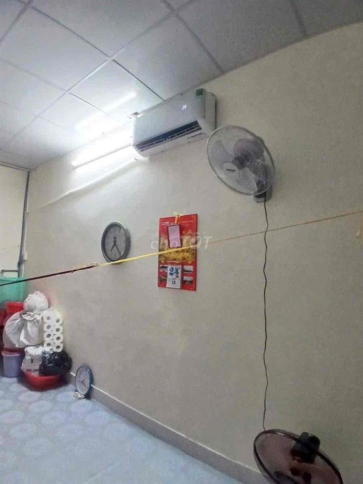 Nhà 4x8M - sạch sẻ như hình giá 4tr/ tháng