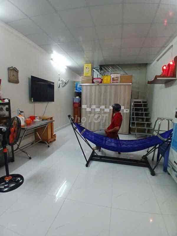 Nhà 4x8M - sạch sẻ như hình giá 4tr/ tháng