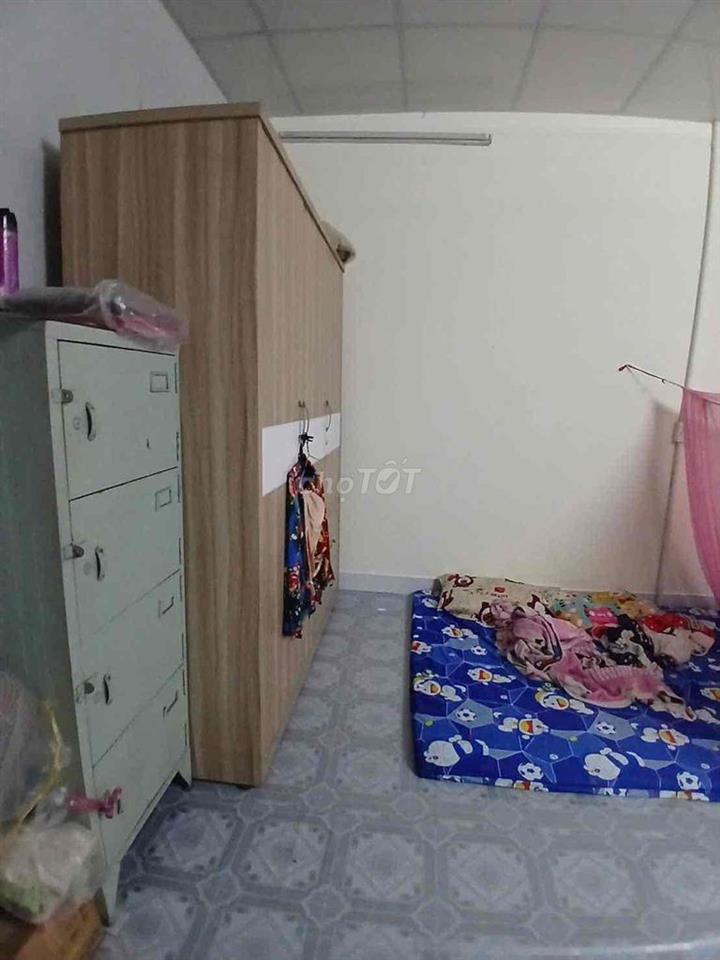 Nhà 4x8M - sạch sẻ như hình giá 4tr/ tháng