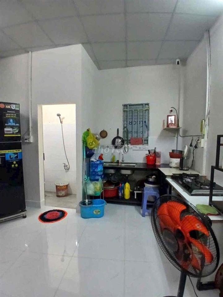 Nhà 4x8M - sạch sẻ như hình giá 4tr/ tháng
