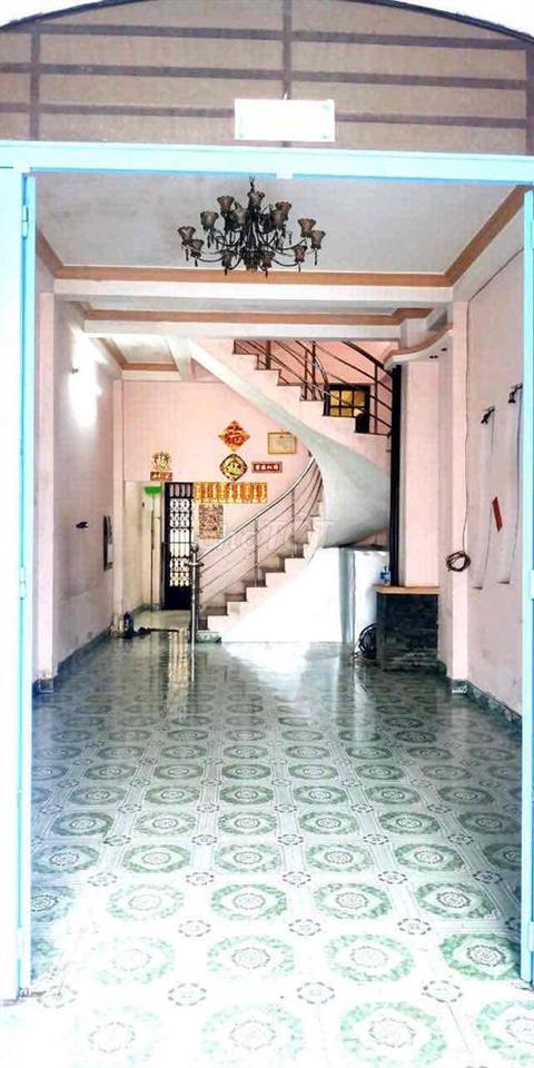 Nhà 2 tấm + sân thượng - đối diện công viên 9tr TL