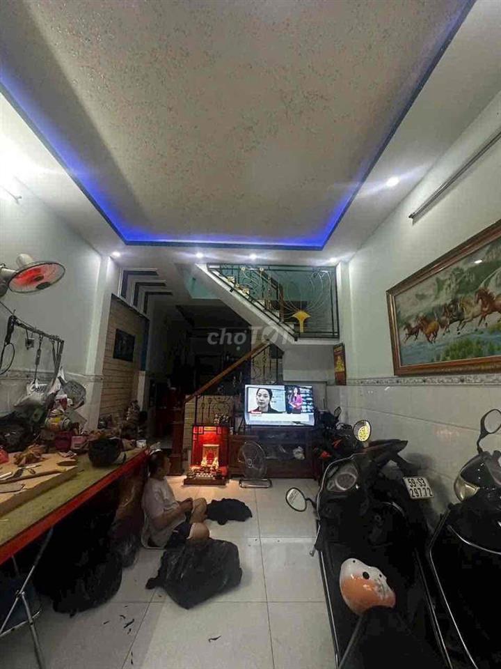Nhà liên khu 5-6 ( 4x12M ) 2 phòng ngủ