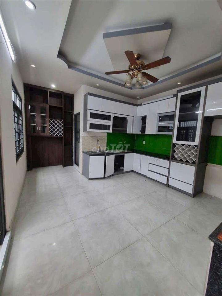 Cho thuê nhà 1/ Bình Trị Đông: 5mx20m 1 trệt 2 lầu, 4PN 5WC