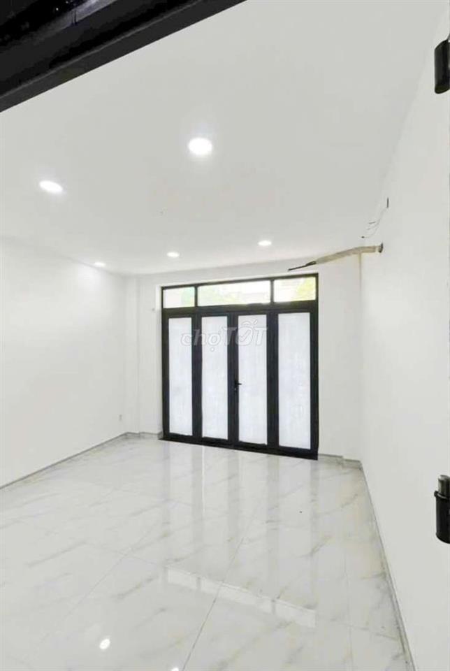 Cho thuê MTKD góc tên lửa dt 6*20m