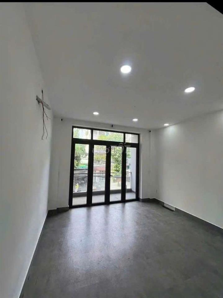 Cho thuê MTKD góc tên lửa dt 6*20m
